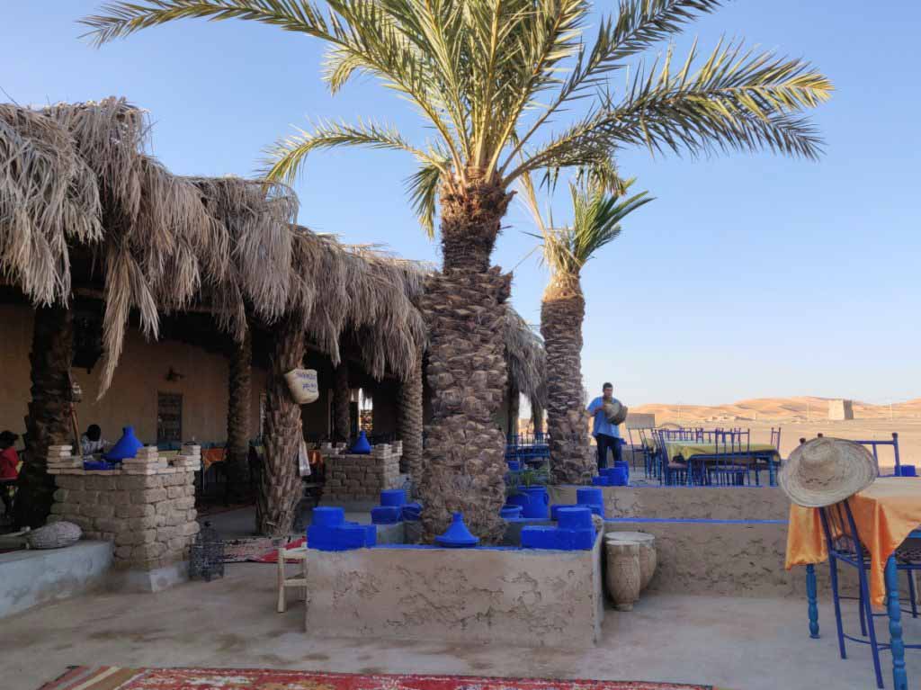 restaurant, cafe Nora Khamlia, palm trees, where to eat in Merzouga