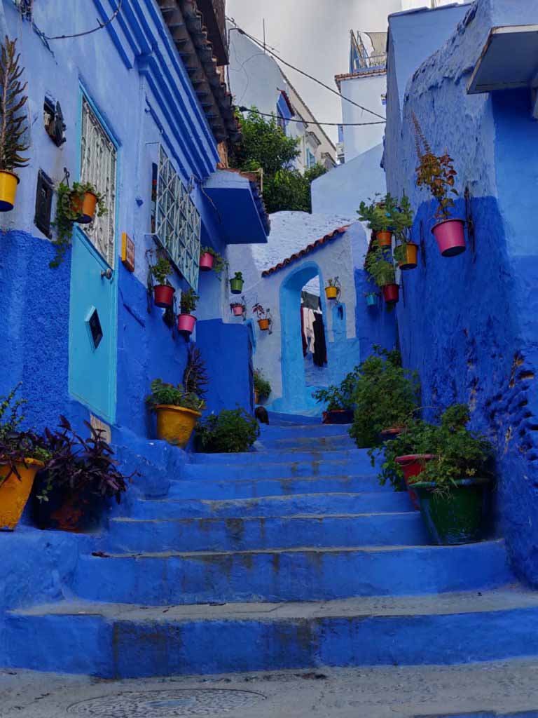 Blaue Treppe in Chefchaouen Marokko, Tagesausflug von Fes nach Chefchaouen