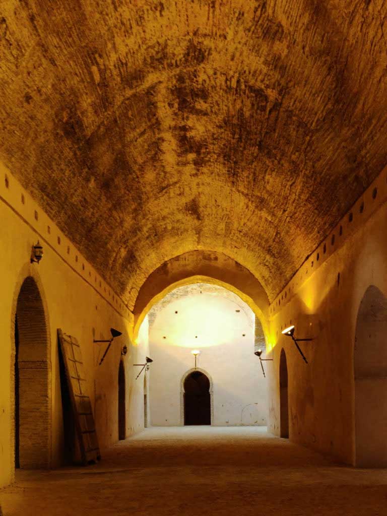 hohes Kellergewölbe, ehemaliger Kornspeicher in Meknes, Heri as Souani, Reiseführer Meknes